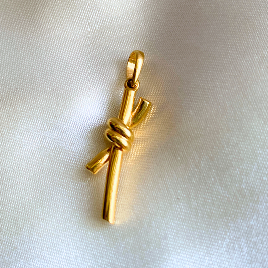 18K Gold Knot Pendant