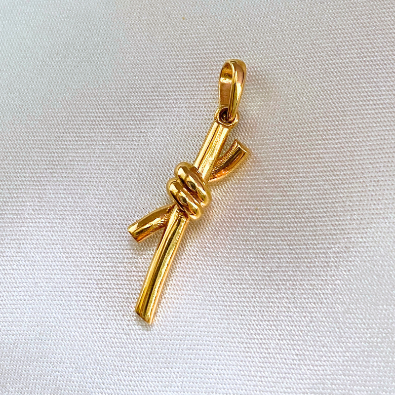 18K Gold Knot Pendant