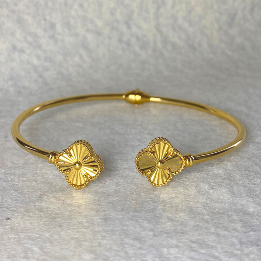 18K Gold Four-Leaf Clover Bangle
