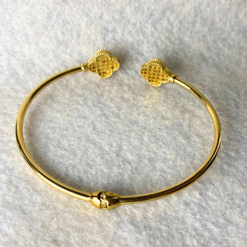 18K Gold Four-Leaf Clover Bangle