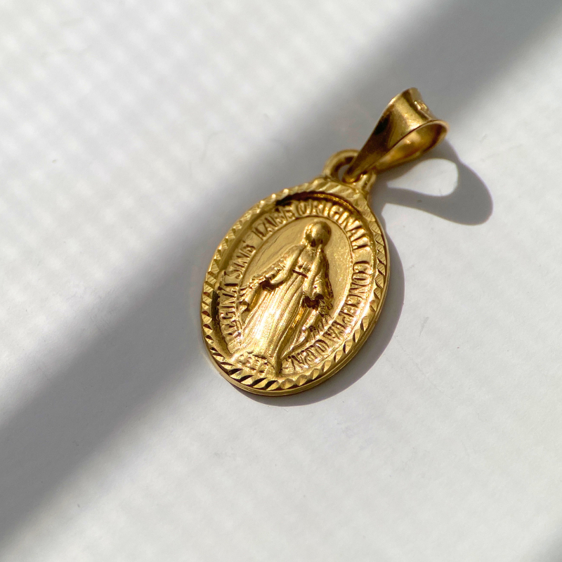 18K Yellow Gold Miraculous Medal Pendant – Virgin Mary Religious Charm